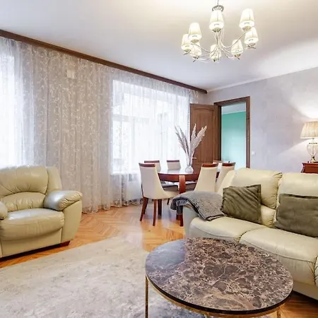 Sunny Flat In Art Nouveau Area Riga