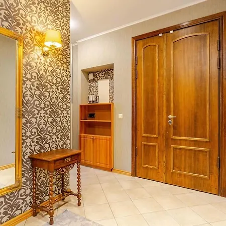 Sunny Flat In Art Nouveau Area Riga