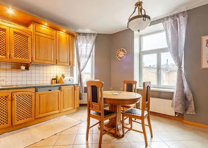 Sunny Flat In Art Nouveau Area