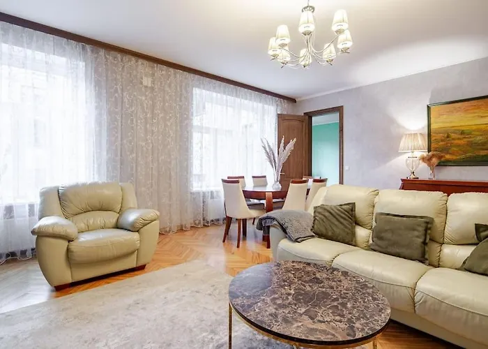 Sunny Flat In Art Nouveau Area Рига
