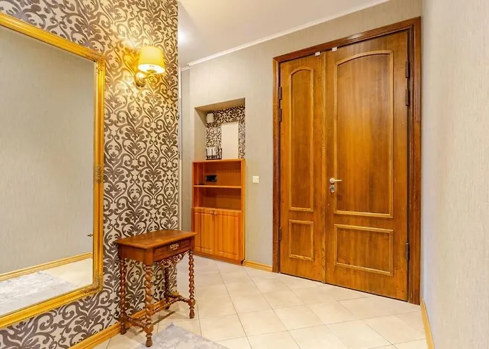 Sunny Flat In Art Nouveau Area Рига