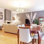 Sunny Flat In Art Nouveau Area Appartamento *