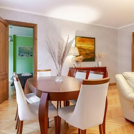 Sunny Flat In Art Nouveau Area Riga